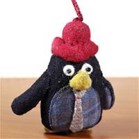 Penguin showpiece made of felt